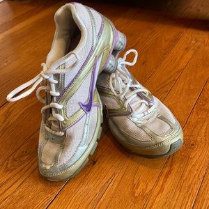 Womens Nike tennis shoes